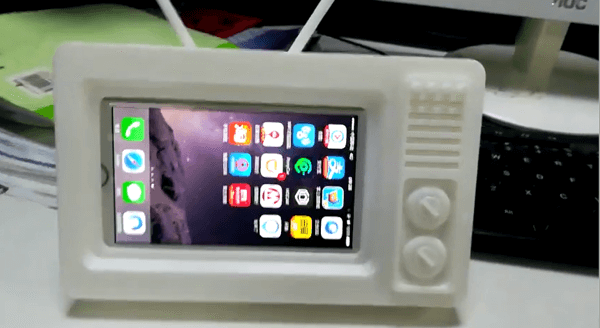 一技術(shù)宅的腦洞：3D打印復古電視機竟能‘吃掉’手機<div   id=